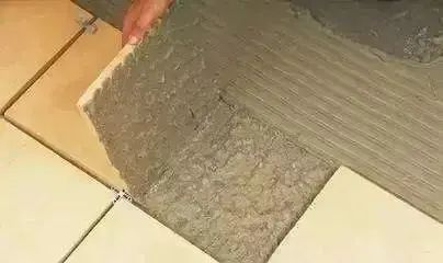瓷磚膠施工時必須注意的“八不能”(圖5) 瓷磚膠施工時必須注意的“八不能”(圖5)